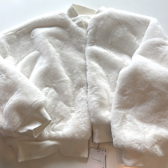 NWT Nike Oversized, 2-in-1 faux fur puffer with gloss finish on reverse side - Picture 11 of 16